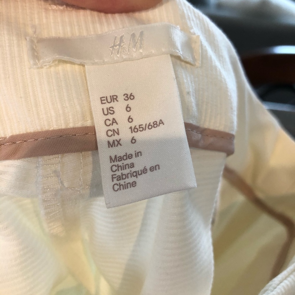 H&M Shorts - Picture 4 of 4